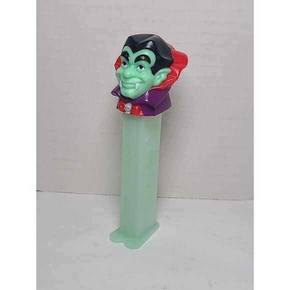 2010 Halloween Pez Dispenser Dracula the Vampire Glow In The Dark - Picture 2 of 5